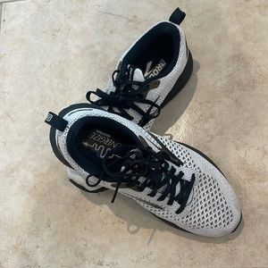 Brooks Revel 4, women’s road running shoes